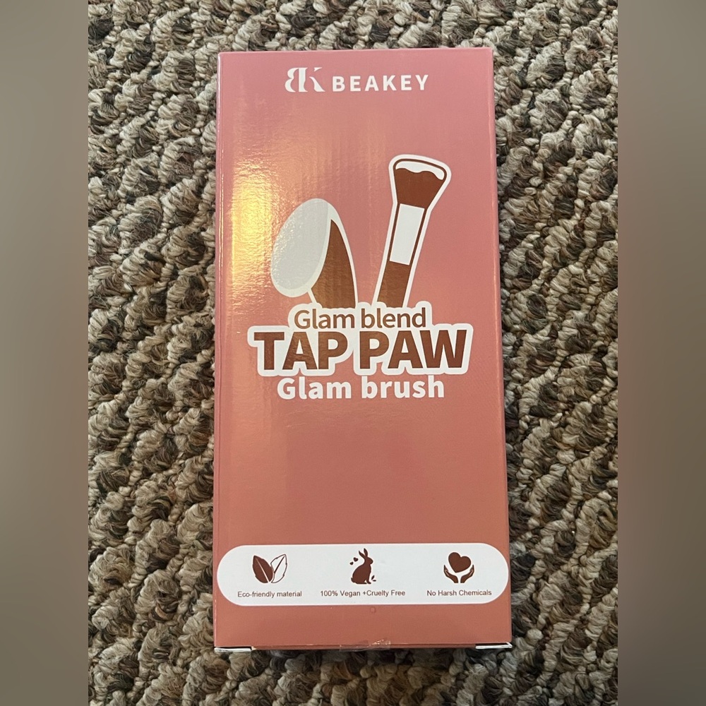 Glam Blend Tap Paw Makeup Brush - Pink